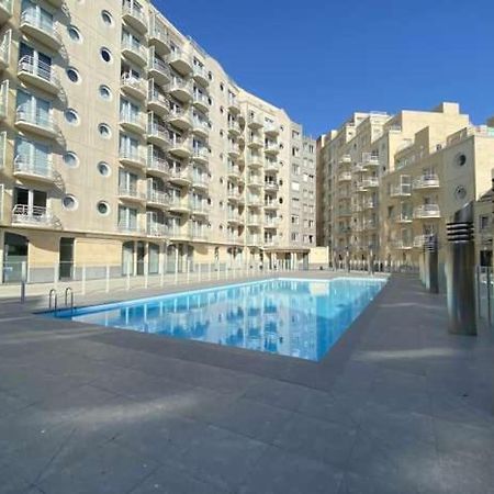 Appartement Met Zeezicht, Zwembad & Garage オステンド エクステリア 写真