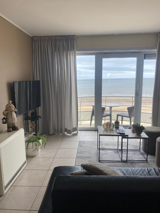 Appartement Met Zeezicht, Zwembad & Garage オステンド エクステリア 写真