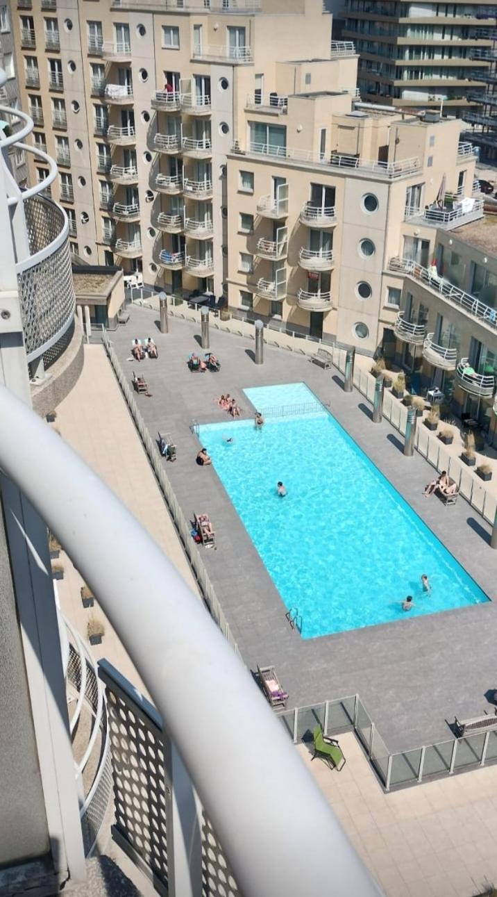 Appartement Met Zeezicht, Zwembad & Garage オステンド エクステリア 写真